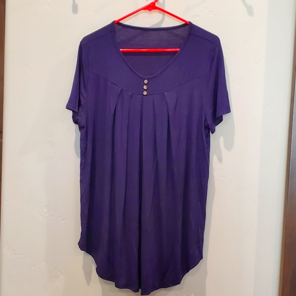 FINAL CLEARANCE. Navy Short sleeve blouse. SIZE 2X